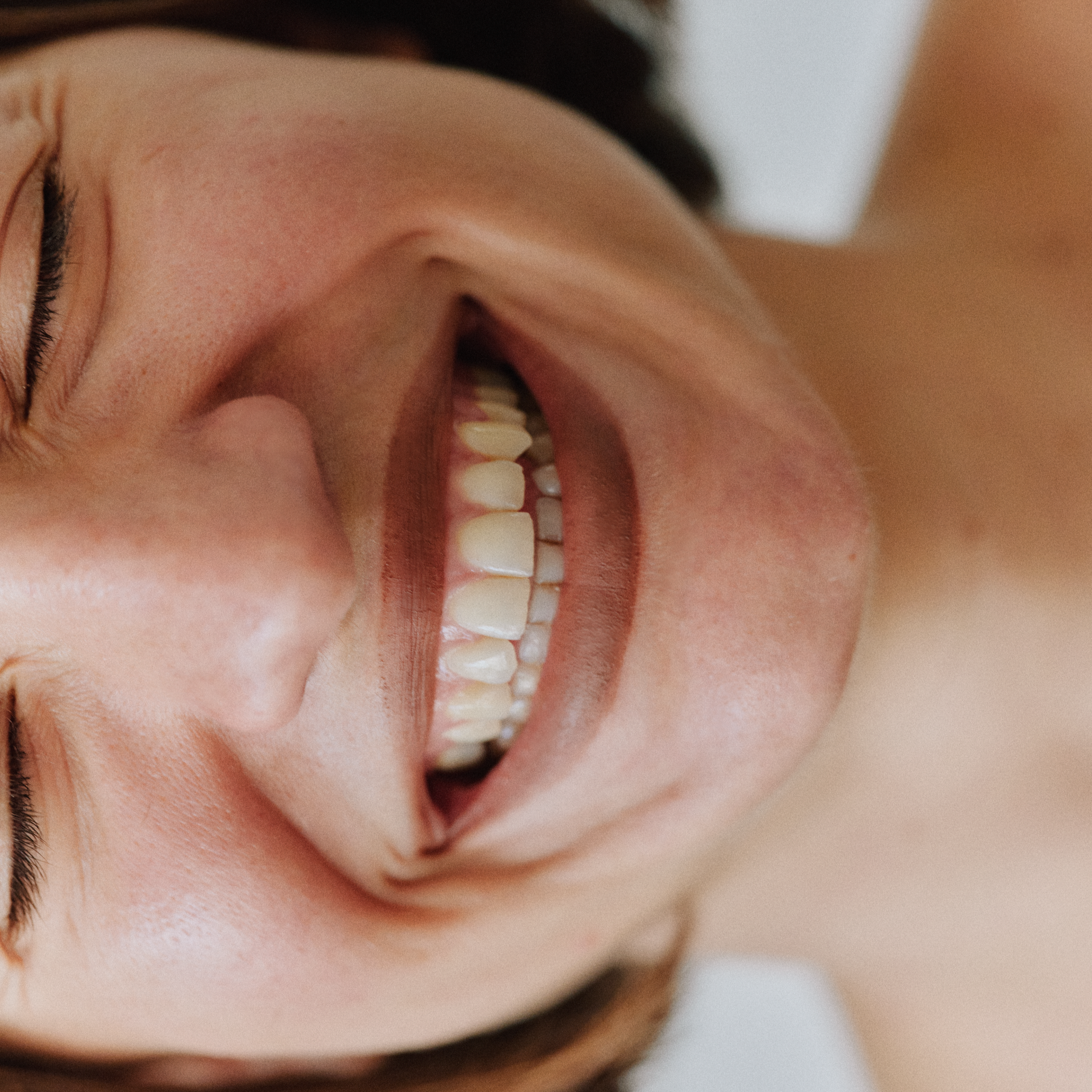 コラボ限定 JSELF × soel  LIVING-OIL LIP STICK R002【レッド】