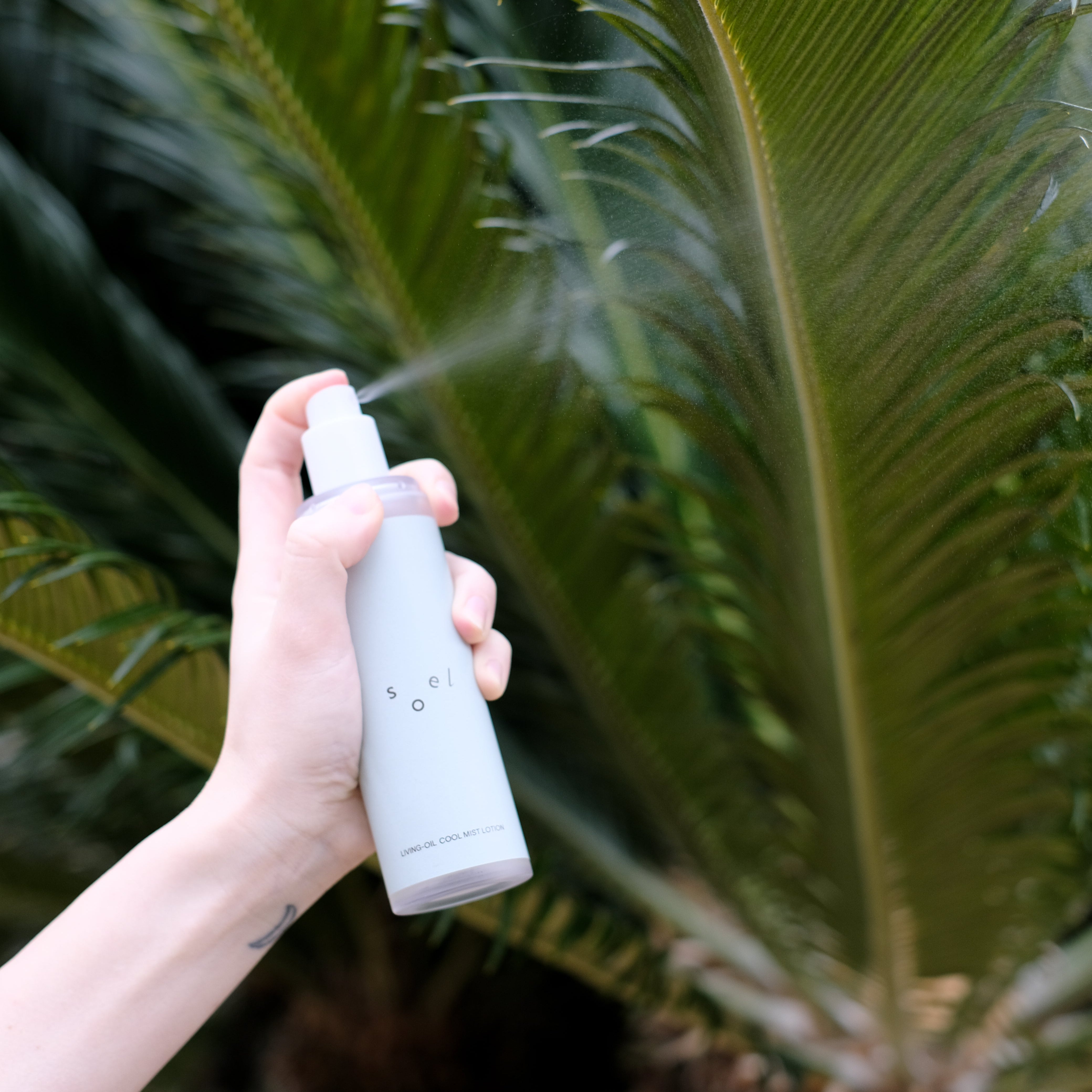 限定 LIVING-OIL COOL MIST LOTION 100mL