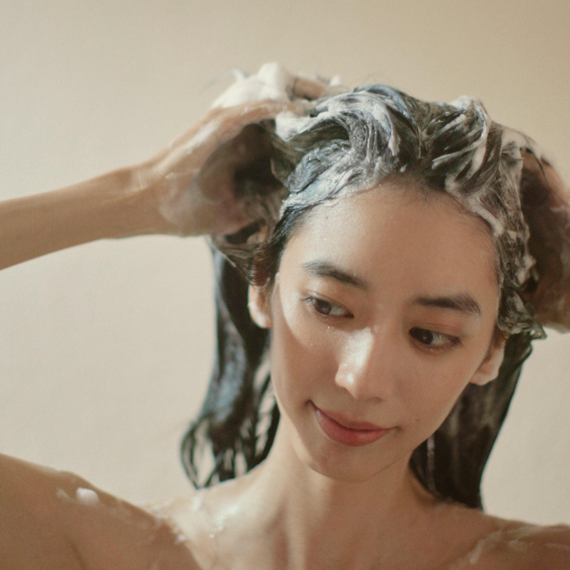 LIVING-OIL シャンプー 【詰め替え用】250mL