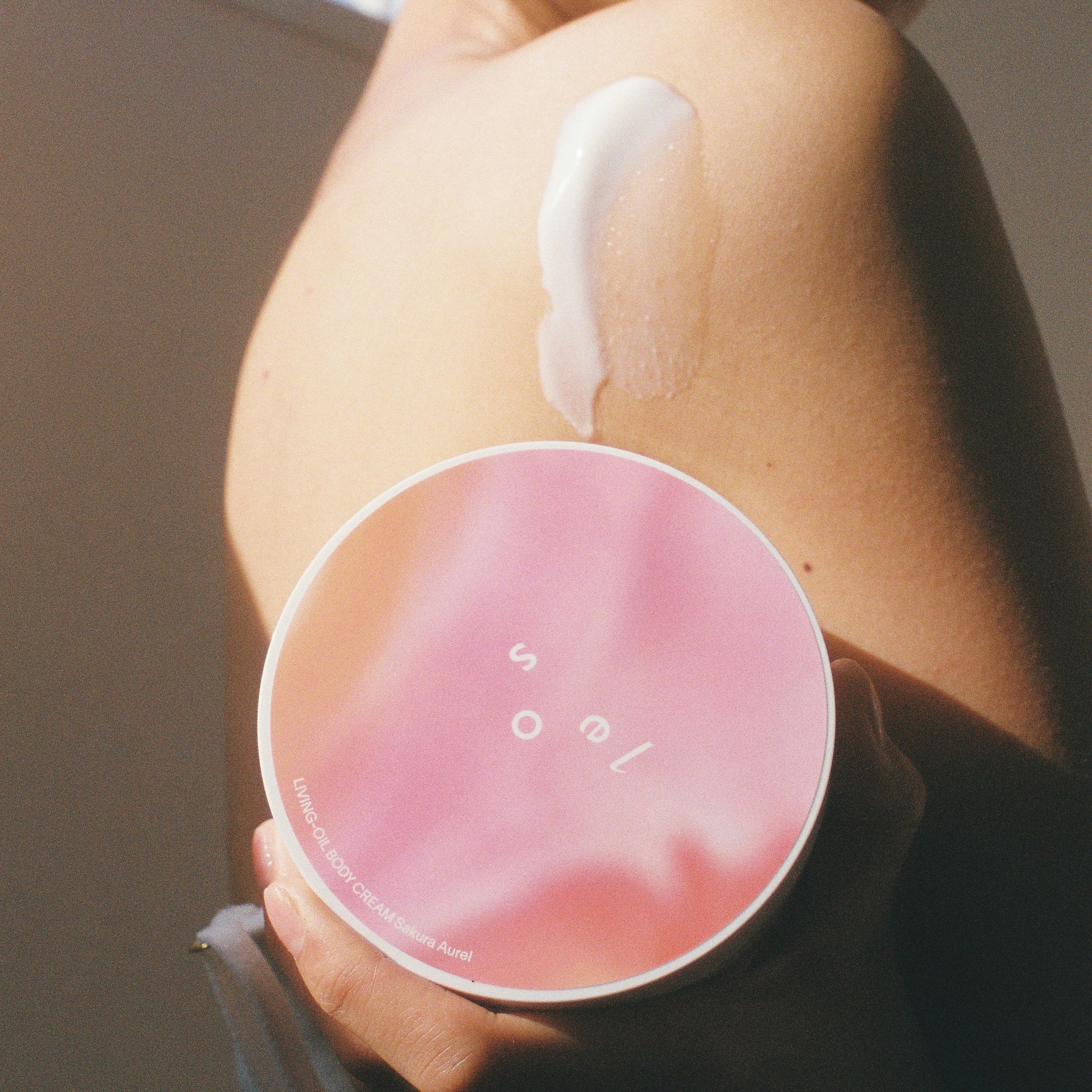 限定 LIVING-OIL ボディクリーム Sakura Aurel 200g