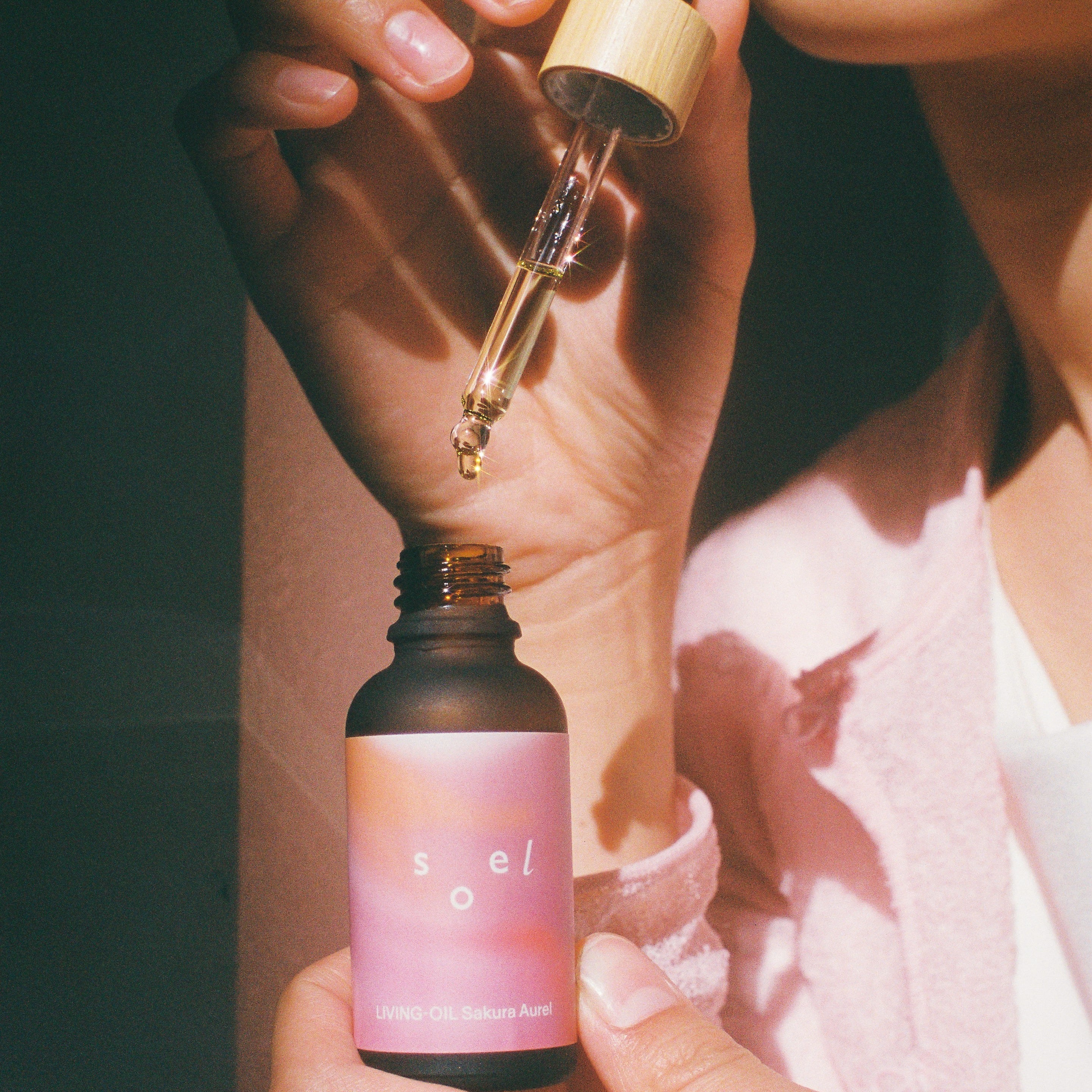 限定 LIVING-OIL Sakura Aurel 30mL